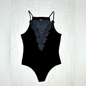 NWOT Express Black Lace Up Velvet Bodysuit v-neck floral embroidery​​